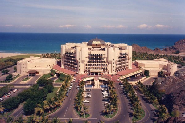 Οι δραστηριότητες του Γραφείου δεν περιορίζονται στην Κύπρο. Στη φωτογραφία το «Al Bustan Intercontinental Hotel» στο Μουσκάτ.
