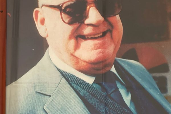 Ο Γεώργιος Ιακώβου (πατέρας των Ιάκωβου και Κωστάκη) που το 1953 έθεσε τις βάσεις για το σημερινό Όμιλο Ιακώβου.