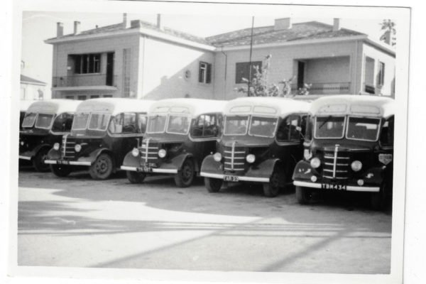 Μερικά από τα πρώτα λεωφορεία της εταιρείας Α/φοι Λευκαρίτη.