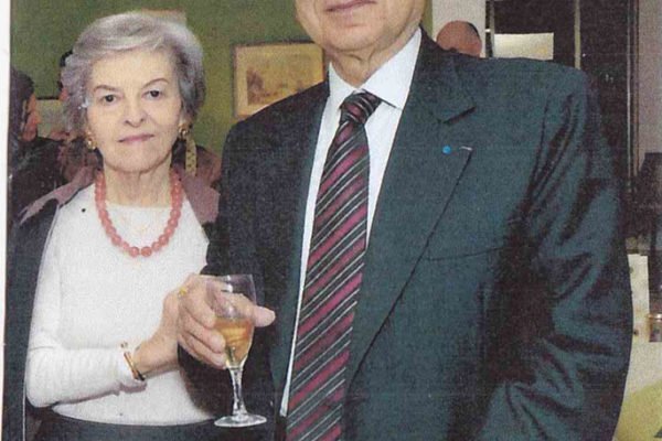 Ο Λάμπης Γ. Κωνσταντινίδης με τη σύζυγο του Έλενα η οποία, όπως ο ίδιος σημειώνει, ήταν πάντα το στήριγμά του σε όλη αυτή την πορεία των δεκαετιών στην εμπορική του δραστηριότητα.