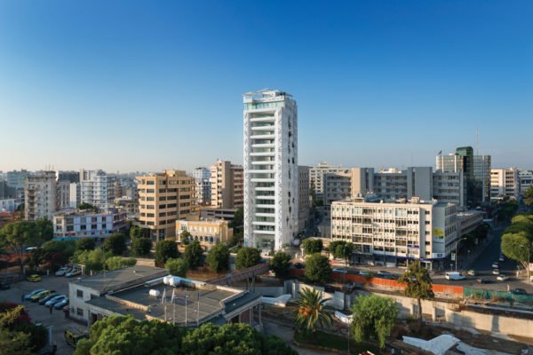 Πανοραμική φωτογραφία με τον «πύργο» (γραφεία) της ΕΥ Κύπρου στη Λευκωσία να ξεχωρίζει.