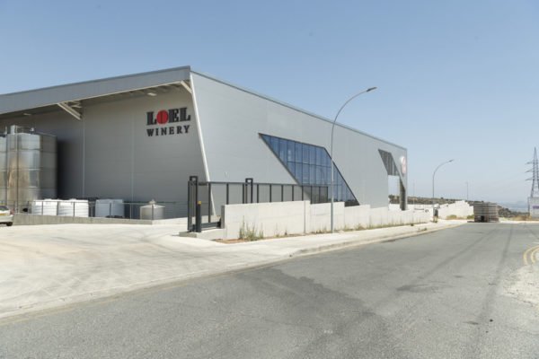Το νέο υπερσύγχρονο οινοποιείο της ΛΟΕΛ στη Λεμεσό.